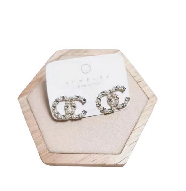 Crystal Pearl 2color Mixed Simple High Quality Brand Designer Stud 925 Silver Women Luxury Rhinestone Metal Double Letter Earrings Girls Lovers
Crystal Pearl 2color Mixed Simple High Quality Brand Designer Stud 925 Silver Women Luxury Rhinestone Metal Double Letter Earrings Girls Lovers