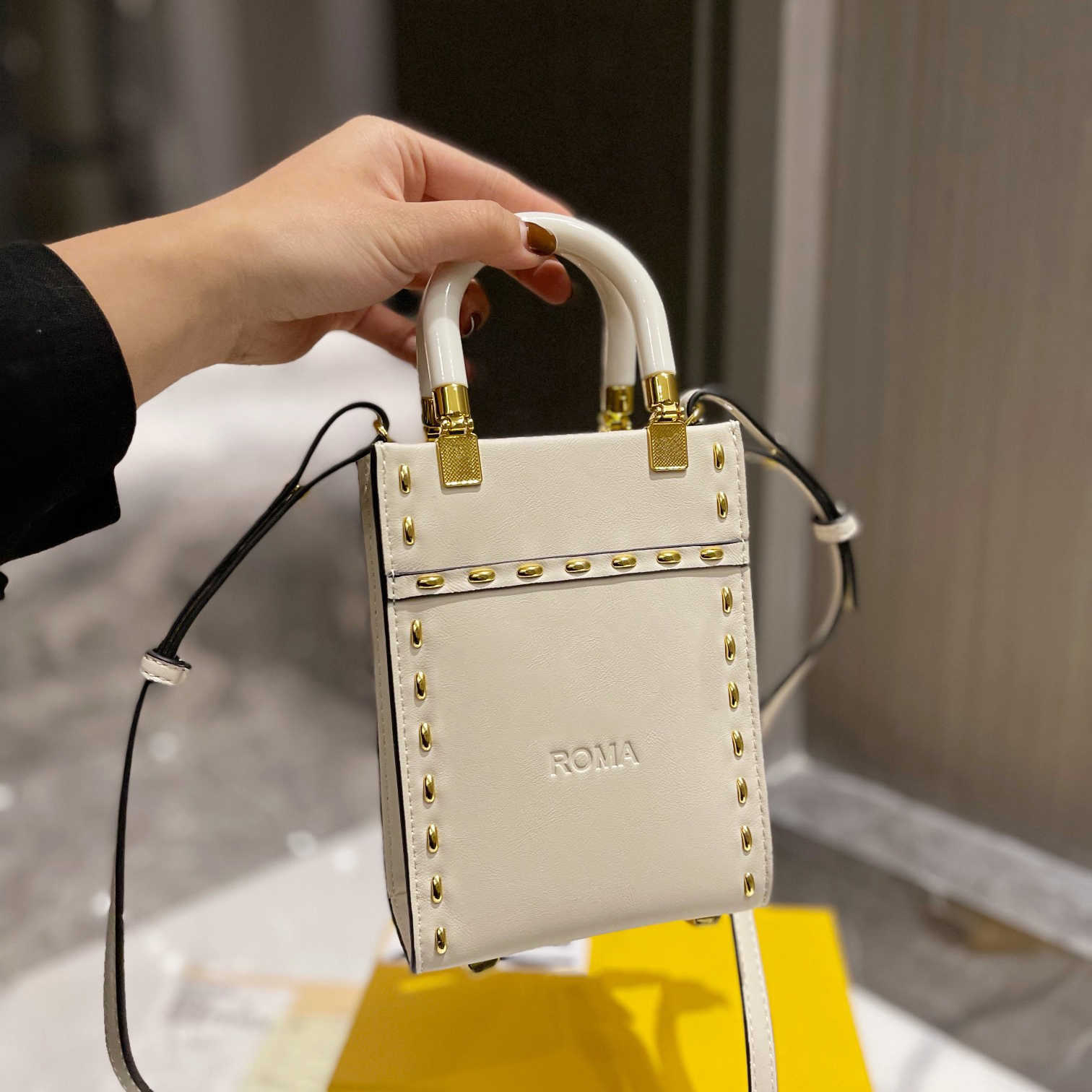 Designer Bags 2022 Women's Trend Crossbody Bags Luxury Brand Female Fashion Shopping for Women Genuine Leather Mini Casual Tote Handbag Clutch, Black
Designer Bags 2022 Women's Trend Crossbody Bags Luxury Brand Female Fashion Shopping for Women Genuine Leather Mini Casual Tote Handbag Clutch, Black