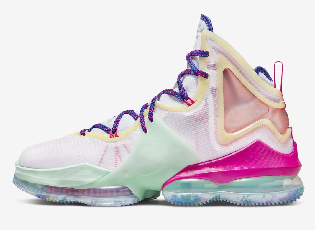 Buy LeBrons 19 Valentines Day kids shoes for sale DH8460-900 top quality boys men women Basketball shoe store US4-US12
Buy LeBrons 19 Valentines Day kids shoes for sale DH8460-900 top quality boys men women Basketball shoe store US4-US12