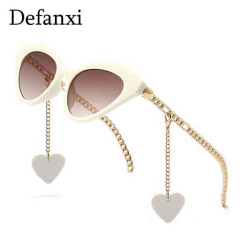 Sunglasses Elegant White Gradient Womens Luxury Brand Heart Pendants Charms Sun Glasses Female Vintage Chain Featured Eyewear 220321
Sunglasses Elegant White Gradient Womens Luxury Brand Heart Pendants Charms Sun Glasses Female Vintage Chain Featured Eyewear 220321