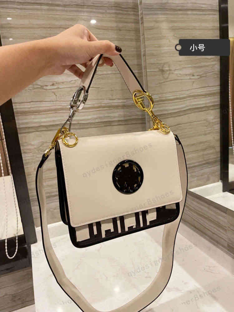 Gift box packaging KAN I series original hardware black and white women's shoulder bag size 22cmAAAA+A
Gift box packaging KAN I series original hardware black and white women's shoulder bag size 22cmAAAA+A