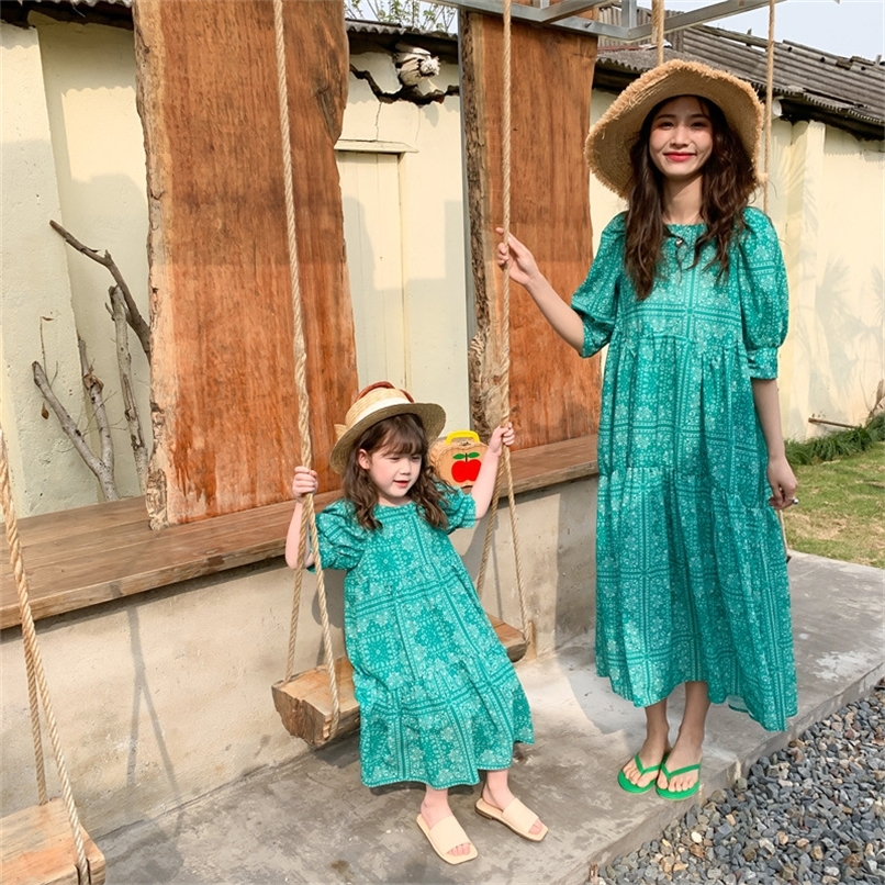 Parent child Mother daughter Korean Version Retro Skirt Summer Short sleeved Chiffon Dress Long family matching outfits 220614, Green
Parent child Mother daughter Korean Version Retro Skirt Summer Short sleeved Chiffon Dress Long family matching outfits 220614, Green