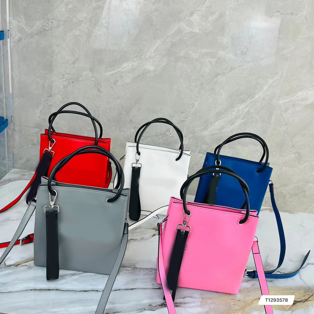 Top Quality Luxurys Designer Shoulder bags Fashion Women Leather Crossbody Handbags mini Tote phone bag shopping handbag Clutch purse ladies wallet, No bags
Top Quality Luxurys Designer Shoulder bags Fashion Women Leather Crossbody Handbags mini Tote phone bag shopping handbag Clutch purse ladies wallet, No bags