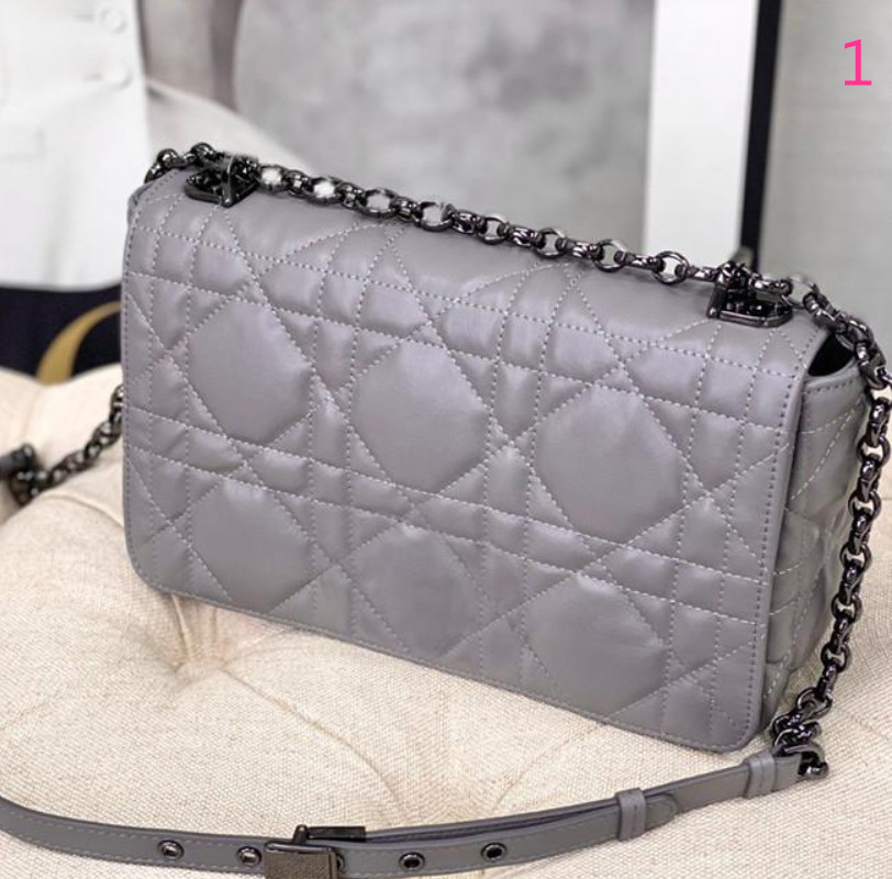 2022 new quality designer chain Classic women's handbag messenger bag size 25.5x15 5x8cm
2022 new quality designer chain Classic women's handbag messenger bag size 25.5x15 5x8cm