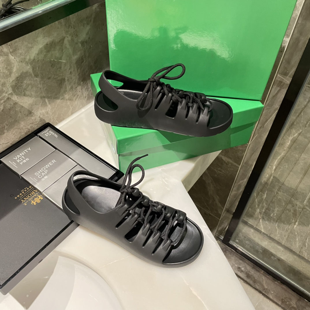 woman Summer designer Strap dad Sandals Solid Color sandal High Quality Rubber slides 35-39, Black
woman Summer designer Strap dad Sandals Solid Color sandal High Quality Rubber slides 35-39, Black