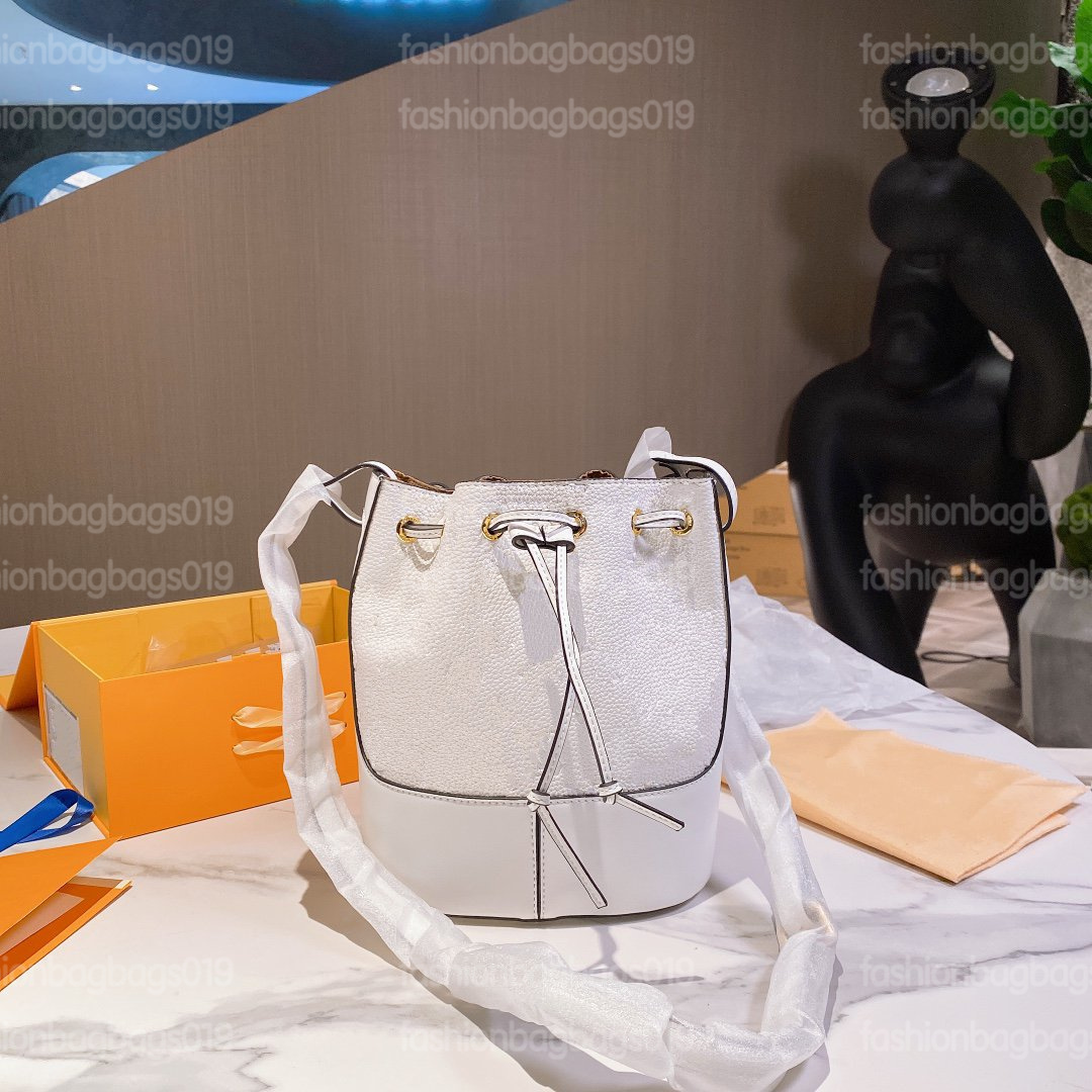 Neo Noe Luxurys Designers Bags NEONOE Bucket Bag Monograms Flowers Leather Fashionable Versatile Bag Black White Cross-body Tote Shoulder Bags
Neo Noe Luxurys Designers Bags NEONOE Bucket Bag Monograms Flowers Leather Fashionable Versatile Bag Black White Cross-body Tote Shoulder Bags