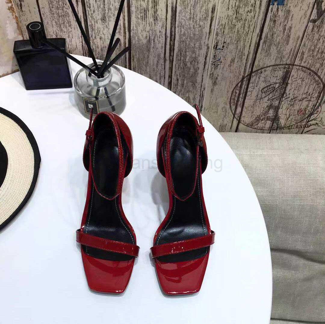 Spring and summer fashion women's high-heeled sandals sexy patent leather letter heel straight belt women shoes banquet color bright large
Spring and summer fashion women's high-heeled sandals sexy patent leather letter heel straight belt women shoes banquet color bright large