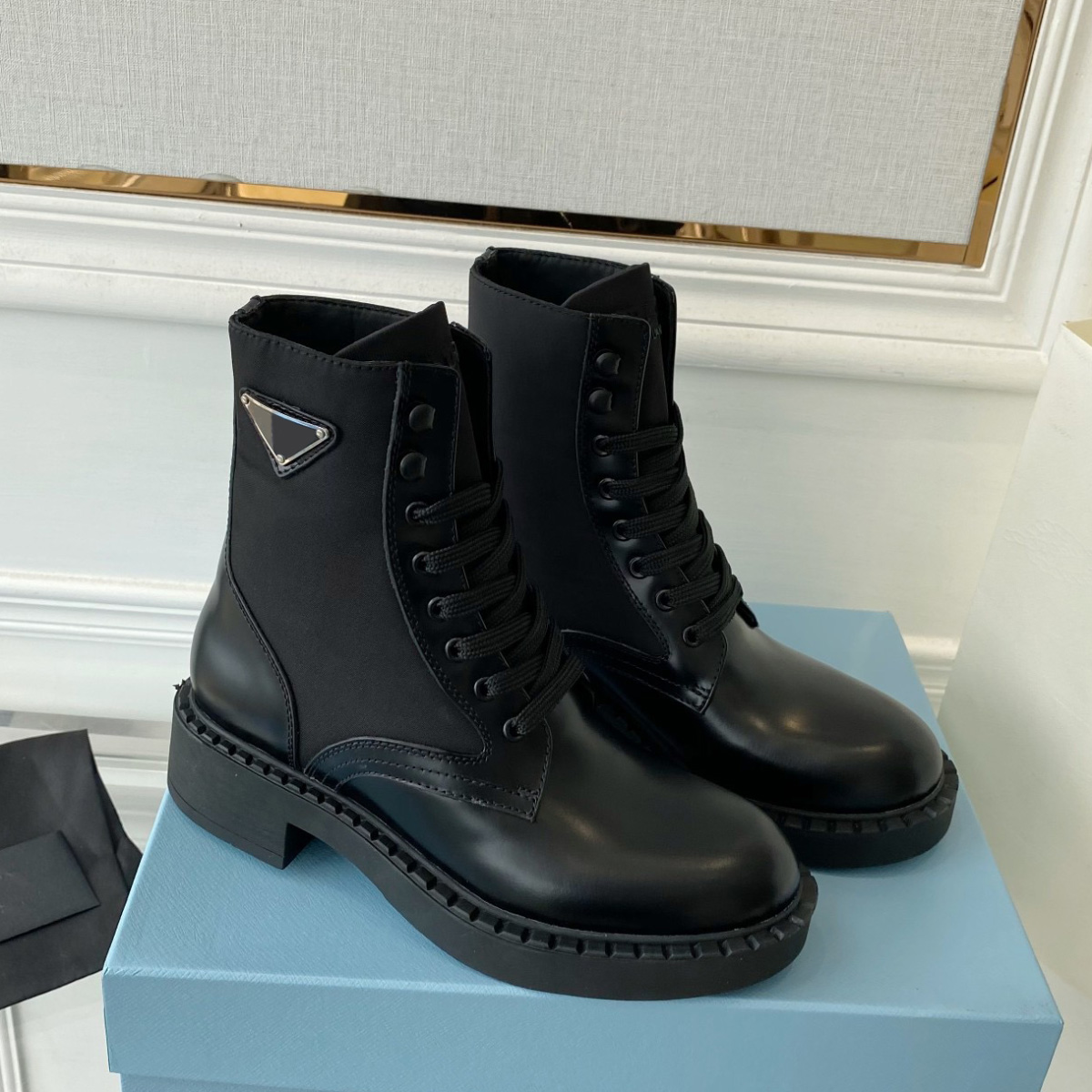 Black calf Leather trim patchwork Nylon Ankle Combat Boots lace-up vamp rounded Toe flat side logo triangle Flats booties luxury designer for women factory footwear
Black calf Leather trim patchwork Nylon Ankle Combat Boots lace-up vamp rounded Toe flat side logo triangle Flats booties luxury designer for women factory footwear