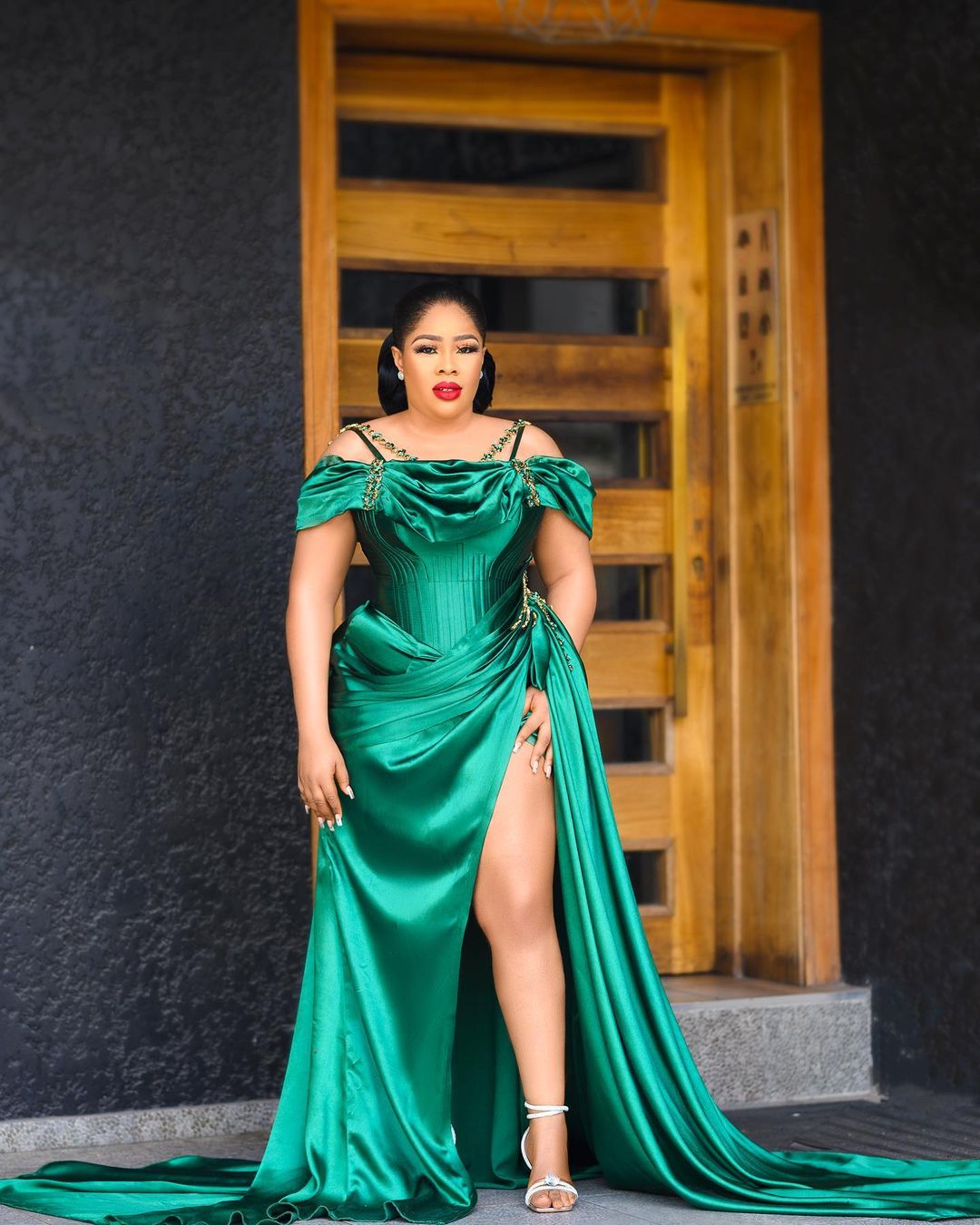 2022 Plus Size Arabic Aso Ebi Hunter Green Stylish Prom Dresses Beaded Crystals Evening Formal Party Second Reception Birthday Engagement Gowns Dress 