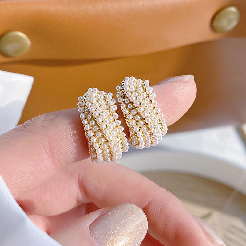 Stud Korean Design High Quality Imitation Pearl Earring For Women Charm Elegant Circle Wedding Accessories BridalStud
Stud Korean Design High Quality Imitation Pearl Earring For Women Charm Elegant Circle Wedding Accessories BridalStud