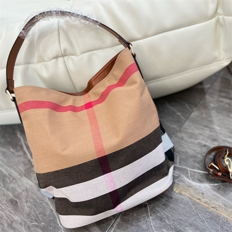 Designer Luxury Burbrerity Bags For Women High Quality Brown Crossbody Handbags Vintage Burbrery Leather Wallet Paris Plaid The Totes Bag Fashion Purses WWL7, Sky blue
Designer Luxury Burbrerity Bags For Women High Quality Brown Crossbody Handbags Vintage Burbrery Leather Wallet Paris Plaid The Totes Bag Fashion Purses WWL7, Sky blue