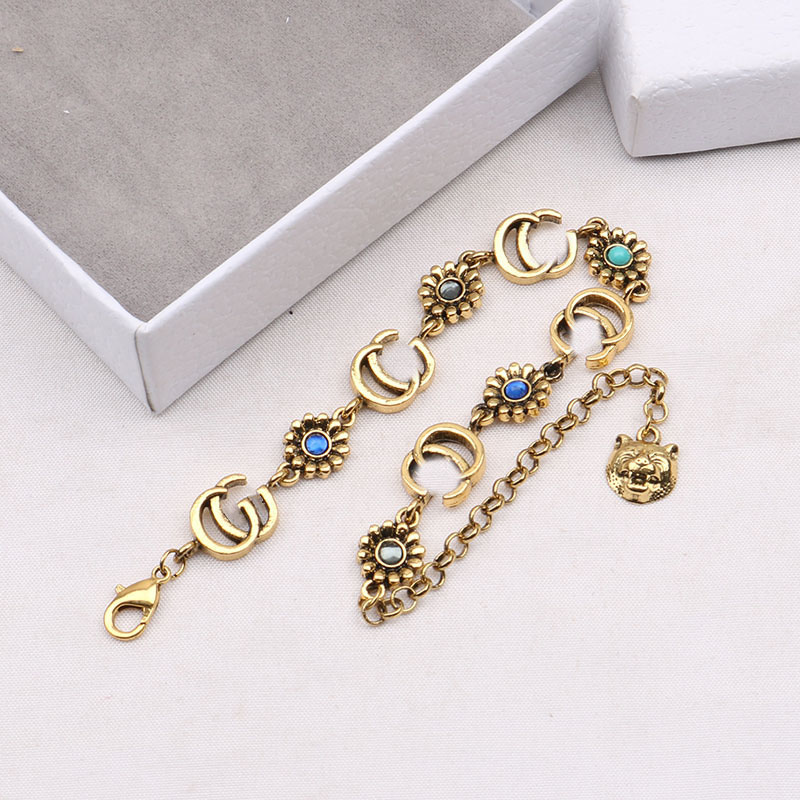 Luxury Design Bangles Brand Letter Bracelet Chain Women 18K Gold Plated Crysatl Rhinestone Pearl Wristband Link Chain Couple Gifts Jewerlry Accessories 9Style
Luxury Design Bangles Brand Letter Bracelet Chain Women 18K Gold Plated Crysatl Rhinestone Pearl Wristband Link Chain Couple Gifts Jewerlry Accessories 9Style