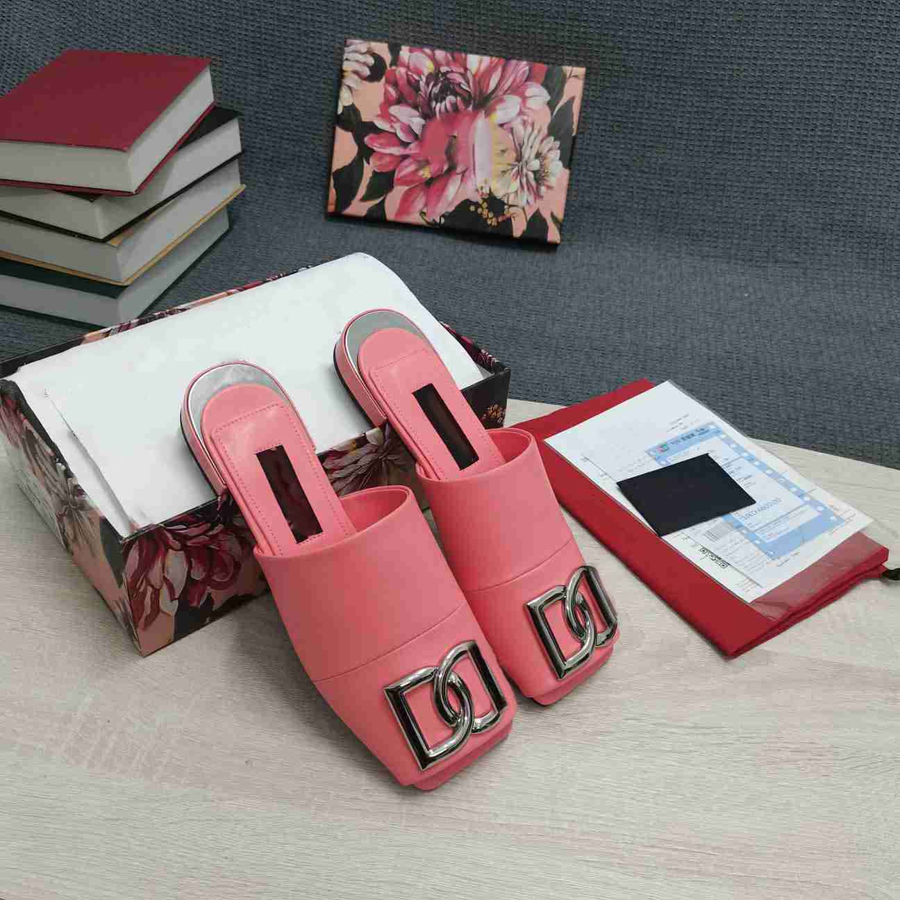 2022 Spring and Fall casual shoes Women Loafers Genuine Leather noveltySandals beautiful Designer Slippers suit for professional woman Slip-on size
2022 Spring and Fall casual shoes Women Loafers Genuine Leather noveltySandals beautiful Designer Slippers suit for professional woman Slip-on size