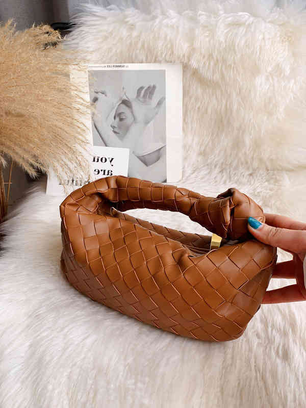 Designer Handbags Bottegav Venetas Bag Woven Jodie Women's Leather Knotted Hand Caramel Brown Wrinkled Cloud, Woven knotted bag cassava yellow
Designer Handbags Bottegav Venetas Bag Woven Jodie Women's Leather Knotted Hand Caramel Brown Wrinkled Cloud, Woven knotted bag cassava yellow