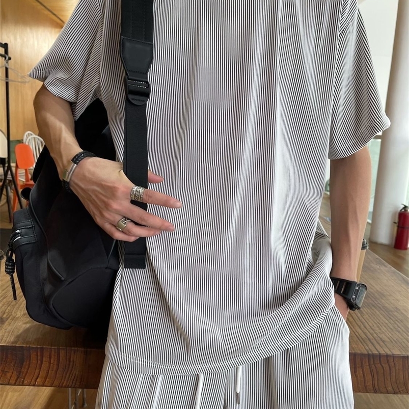summer thin loose large size elastic ice silky drape short sleeved trousers casual two piece men s single suit 220615, Khakis
summer thin loose large size elastic ice silky drape short sleeved trousers casual two piece men s single suit 220615, Khakis