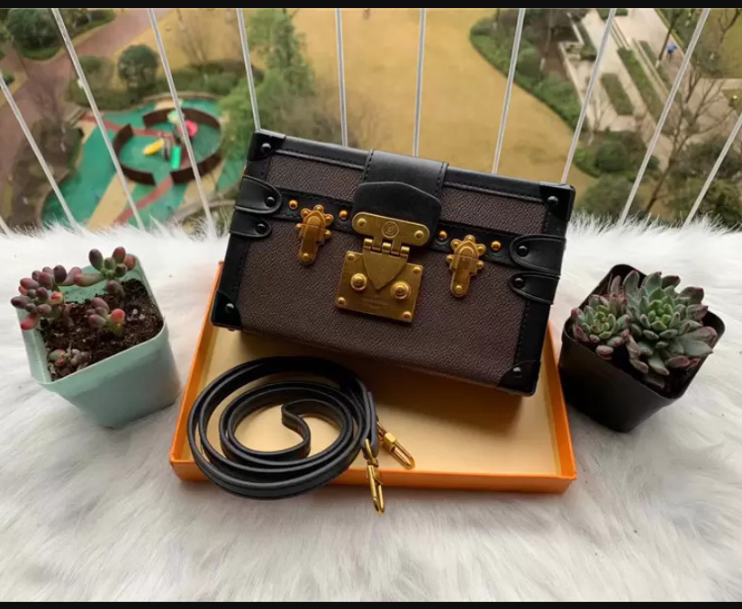 With Boxs Trunk Bag Designers Box Handbag Ladies Shoulder Bags High Quality Women Handbags Luxury Casual Leather CrossBody M45943, Brown flower
With Boxs Trunk Bag Designers Box Handbag Ladies Shoulder Bags High Quality Women Handbags Luxury Casual Leather CrossBody M45943, Brown flower