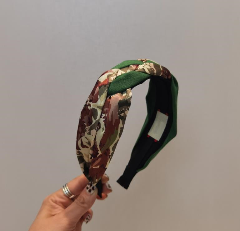 Designer Silk Wide Headbands 2022 Summer New Flower Floral Printed Headband Headwraps Women Personality Charm Hair Ornament Luxury Hairbands For Wedding Party
Designer Silk Wide Headbands 2022 Summer New Flower Floral Printed Headband Headwraps Women Personality Charm Hair Ornament Luxury Hairbands For Wedding Party