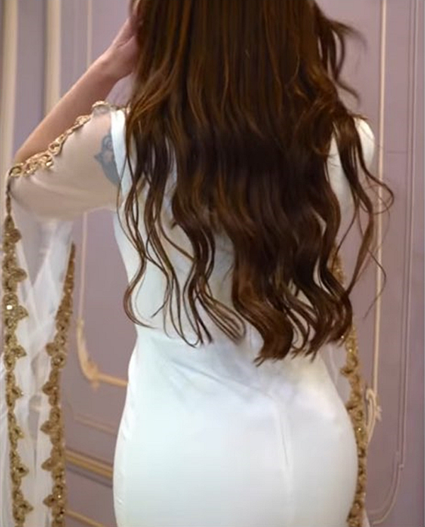 Elegant Saudi Arabic Long Sleeves Evening Dresses For Women Sheath V-Neck Floor Length Formal Event Gowns Gold Crystals Lace Kaftan Prom Celebrity Par