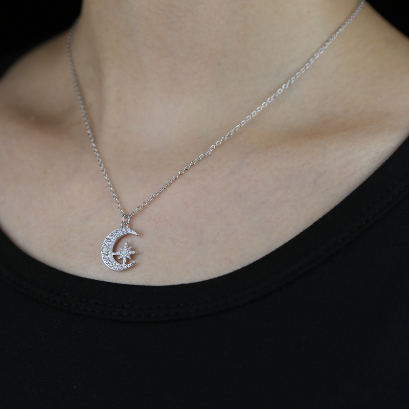 New Tiny Small Crystal Stone Fire Opal Moon Charm Necklace Engraved Cz Moon Northstar Christmas Gift Classic Fashion Delicate Dainty Necklaces Jewelry