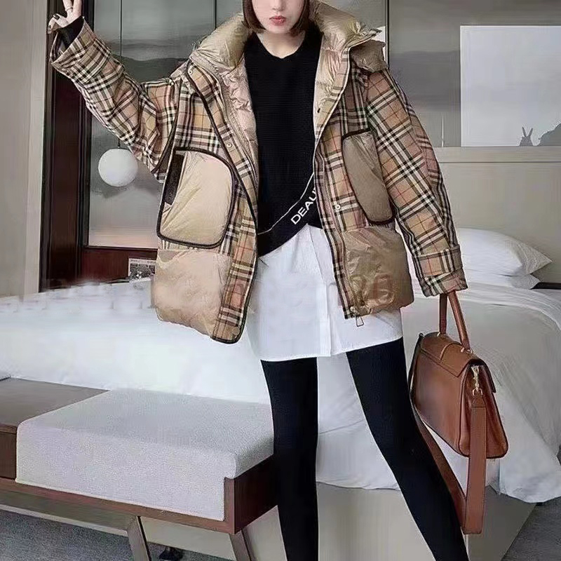 Womens Down Coat Winter Puffer Jacket Many Letters Double-sided Parkas Hight Quality Mens Coats Fashion Designer Classic jackets Unisex Outwear workmanship, Khaki
Womens Down Coat Winter Puffer Jacket Many Letters Double-sided Parkas Hight Quality Mens Coats Fashion Designer Classic jackets Unisex Outwear workmanship, Khaki