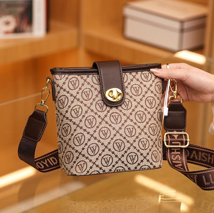 Wholesale factory leathers shoulder bags classic retro contrast printing bucket bag simple Joker letter women handbag elegant blue fashion leather backpack