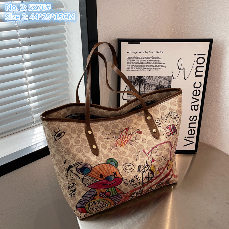 Wholesale ladies shoulder bags 2 styles of large-capacity graffiti printed handbag Street trend contrast leather tote bag elegant atmosphere polka dot handbags, Brown2-5276#
Wholesale ladies shoulder bags 2 styles of large-capacity graffiti printed handbag Street trend contrast leather tote bag elegant atmosphere polka dot handbags, Brown2-5276#