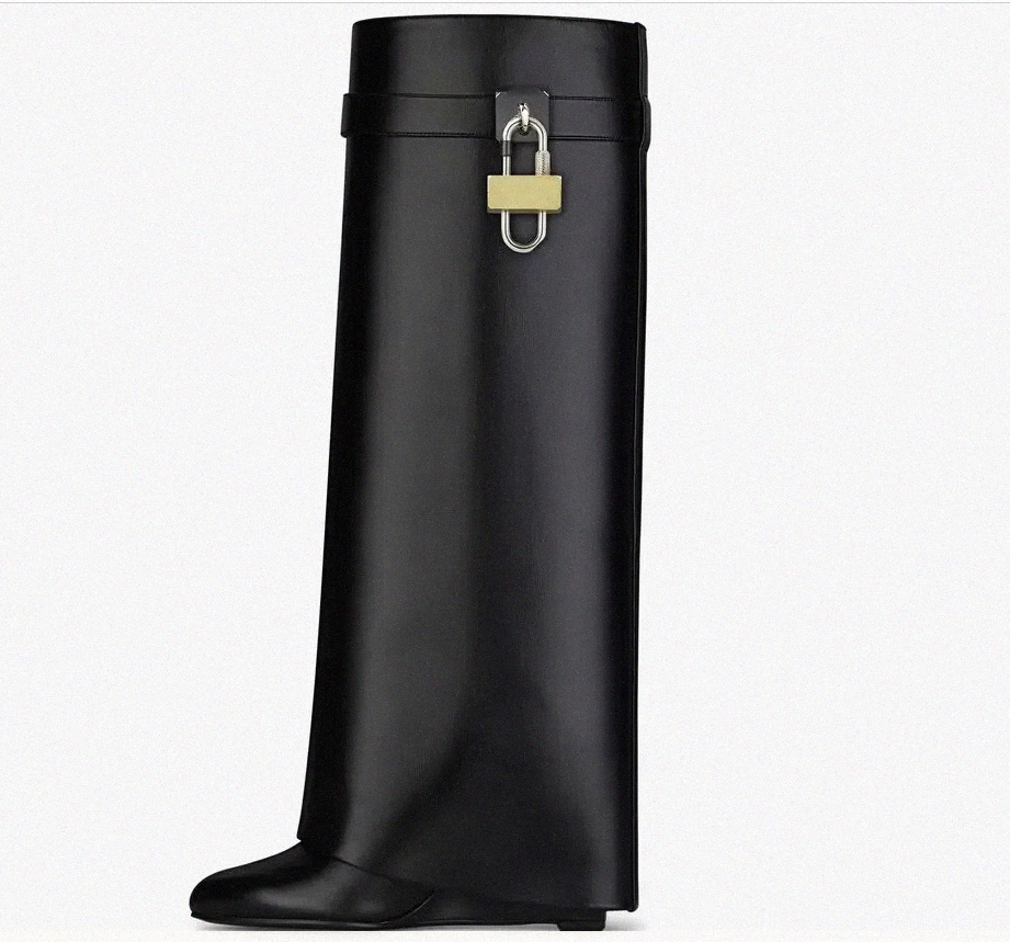 Luxury shark lock boots Knee in leather dupe silver and gold finish asymmetrical metal high low Botas Padlock Boot Women Suede clad wedge almond shaped toe heel, I need box
Luxury shark lock boots Knee in leather dupe silver and gold finish asymmetrical metal high low Botas Padlock Boot Women Suede clad wedge almond shaped toe heel, I need box