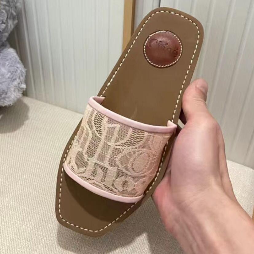 Luxury Brand Lace Embroidered Slippers Classic Letter Word Flat Beach Shoes Fashion Outer Wear Flip-Flops Beach Casual Sandals Women Non-slip Flip Flops Size 34-42
Luxury Brand Lace Embroidered Slippers Classic Letter Word Flat Beach Shoes Fashion Outer Wear Flip-Flops Beach Casual Sandals Women Non-slip Flip Flops Size 34-42