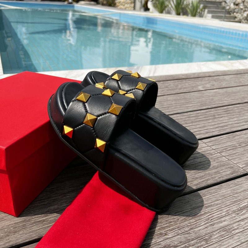 Platform Stud Slide Sandal Woman Designers Studs Slippers Summer Chunky Sole Slides Lady Home Spikes Sandals Black White Green Leather Flip Flops
Platform Stud Slide Sandal Woman Designers Studs Slippers Summer Chunky Sole Slides Lady Home Spikes Sandals Black White Green Leather Flip Flops