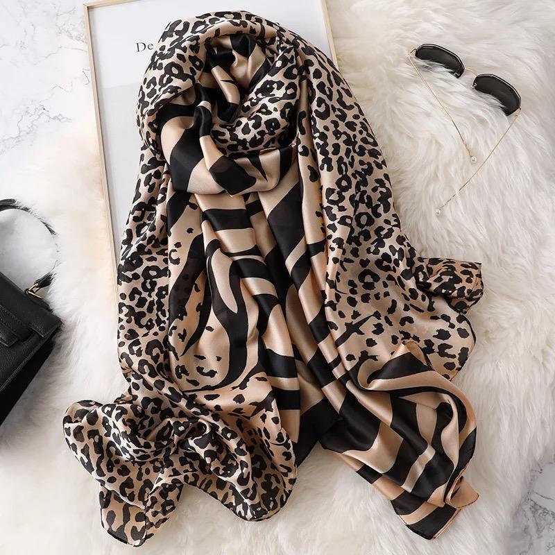 Scarves Summer Silk Scarf High-grade Sunscreen Beach Female Shawl Pareo Foulard Ladies Camellia Wrap Bandanna
Scarves Summer Silk Scarf High-grade Sunscreen Beach Female Shawl Pareo Foulard Ladies Camellia Wrap Bandanna