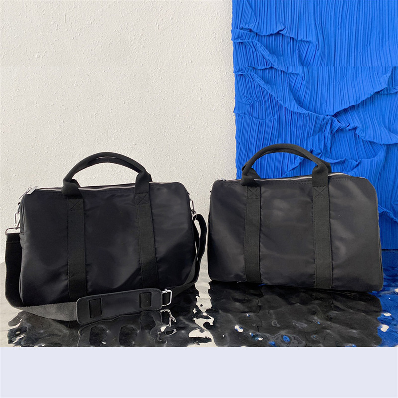 High quality Black Nylon Travel Bag Lvs Purses Men Duffel Bags Mens Handle Luggage Gentleman Business Tote Handbags with Shoulder Strap Size 42*25cm
High quality Black Nylon Travel Bag Lvs Purses Men Duffel Bags Mens Handle Luggage Gentleman Business Tote Handbags with Shoulder Strap Size 42*25cm