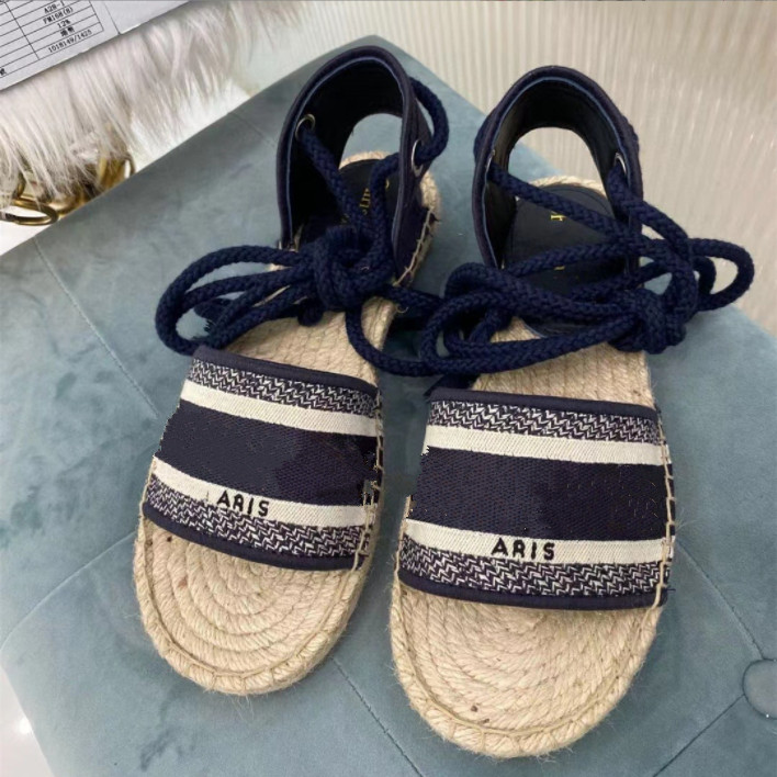 Summer women's canvas shoes luxury women's low-heeled casual comfortable sandals designer ankle lace-up beach slippers female plus size 35 - 41, White
Summer women's canvas shoes luxury women's low-heeled casual comfortable sandals designer ankle lace-up beach slippers female plus size 35 - 41, White