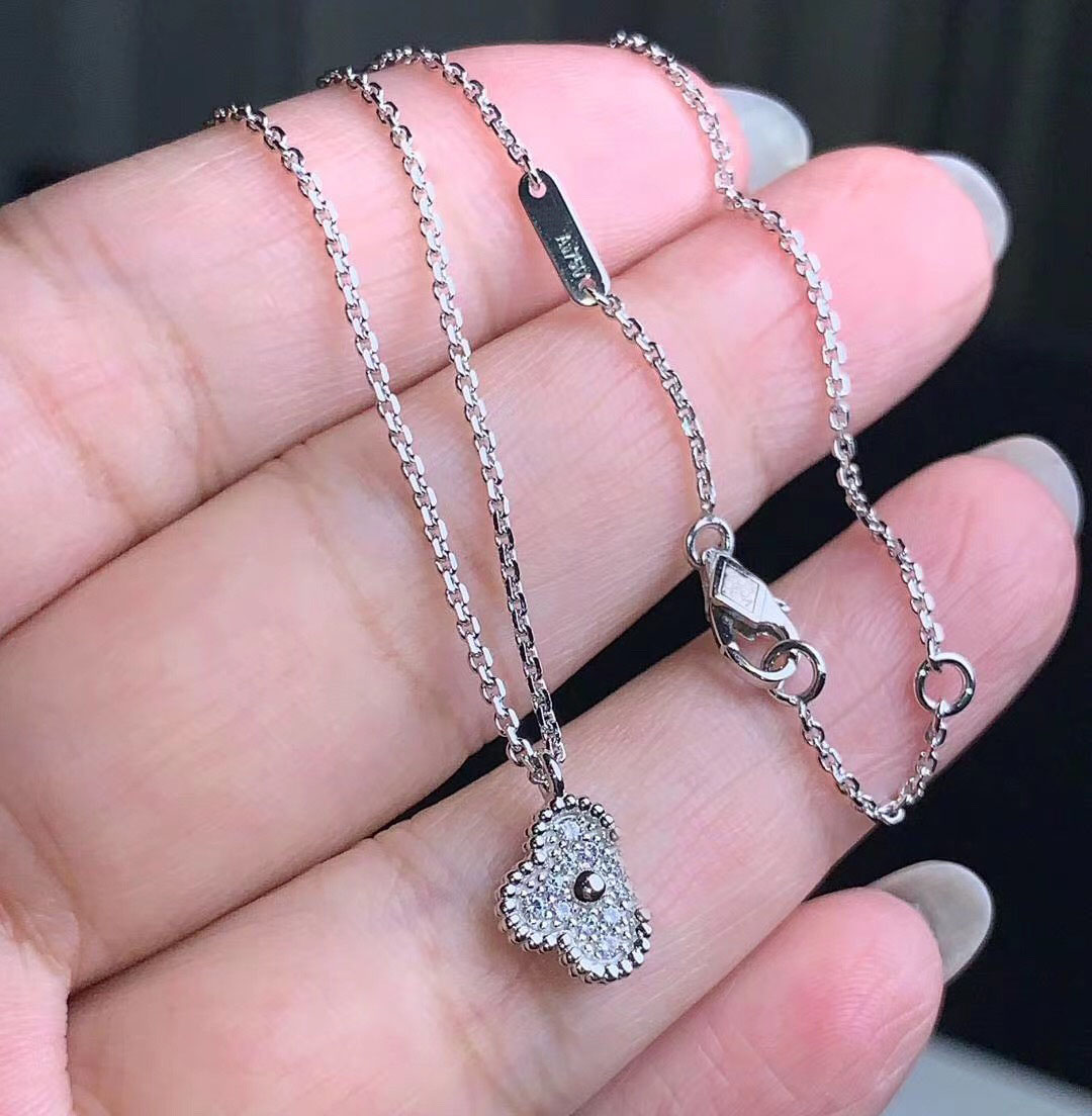 S925 silver charm pendant bracelet with six flowers design and sparkly diamond in platinum color for women wedding jewelry gift have box stamp PS4204
S925 silver charm pendant bracelet with six flowers design and sparkly diamond in platinum color for women wedding jewelry gift have box stamp PS4204