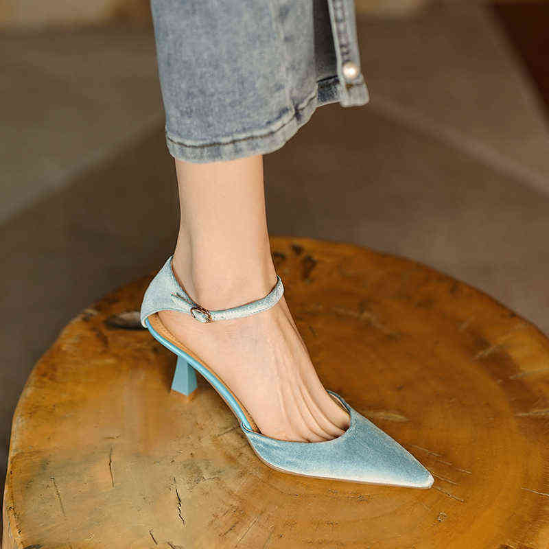 Women Sandals 2022 Nieuwe Lente Goud Fluwelen Vrouwen Schoenen Retro Pompen Puntige Teen Hakken Zapatos De Mujer Ondiepe 220607, Black
Women Sandals 2022 Nieuwe Lente Goud Fluwelen Vrouwen Schoenen Retro Pompen Puntige Teen Hakken Zapatos De Mujer Ondiepe 220607, Black