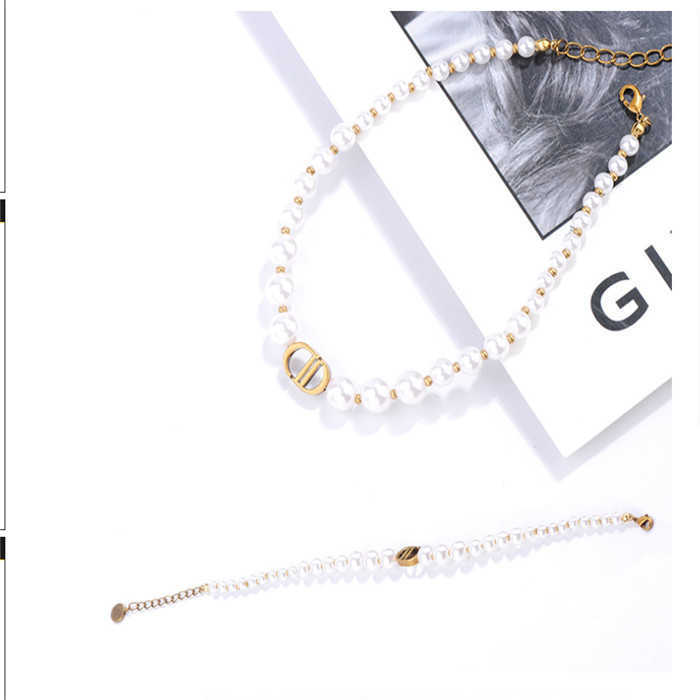 Luxury Classic Designer Jewelry Pearl Necklace Bracelet High Quality Pure Copper Material Set Couple Wedding Birthday Gift
Luxury Classic Designer Jewelry Pearl Necklace Bracelet High Quality Pure Copper Material Set Couple Wedding Birthday Gift