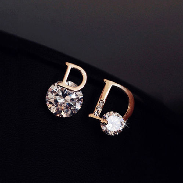 2022 Stud designer new fashion zircon ladies asymmetric earrings 18K gold plated brand earrings jewelry luxury temperament
2022 Stud designer new fashion zircon ladies asymmetric earrings 18K gold plated brand earrings jewelry luxury temperament