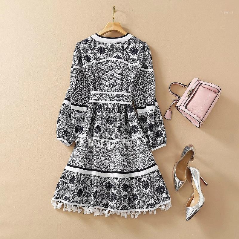Casual Dresses Vintage Dress 2022 Spring Summer Fashionable Women V-Neck Hollow Out Embrodiery Long Sleeve Party Club Runway Style, As pic
Casual Dresses Vintage Dress 2022 Spring Summer Fashionable Women V-Neck Hollow Out Embrodiery Long Sleeve Party Club Runway Style, As pic