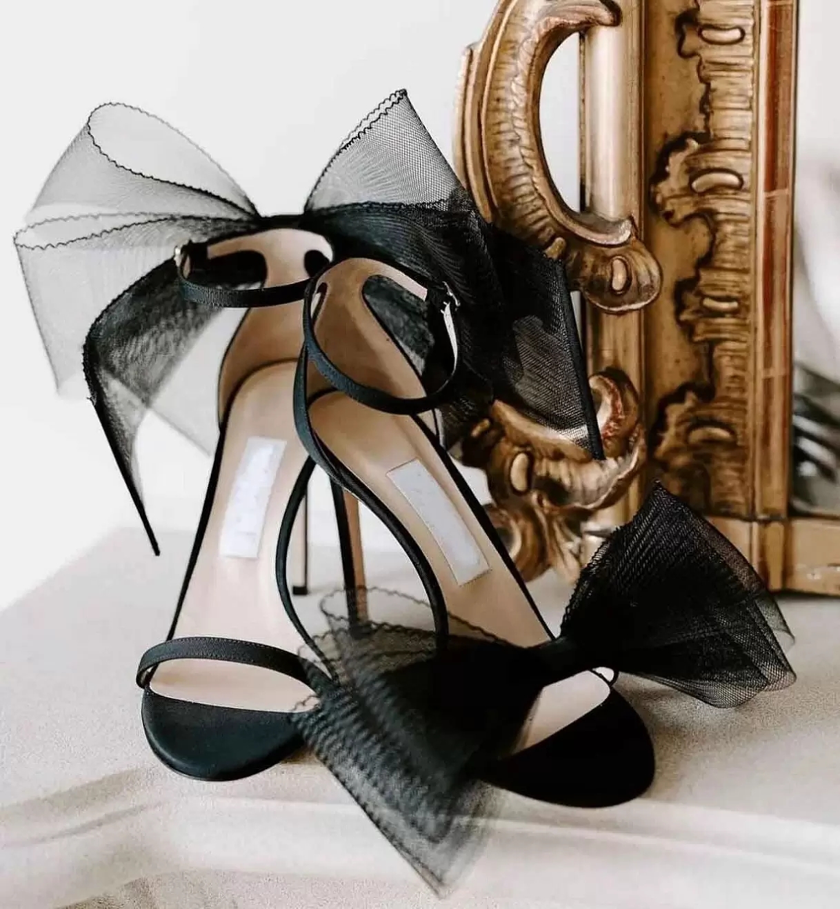 Designer Bridal Shoes Aveline Sandals Mesh Bow Sacora Women's High Heels Patent Leather Nude Black White Perfect Evening Lady Pumps
Designer Bridal Shoes Aveline Sandals Mesh Bow Sacora Women's High Heels Patent Leather Nude Black White Perfect Evening Lady Pumps