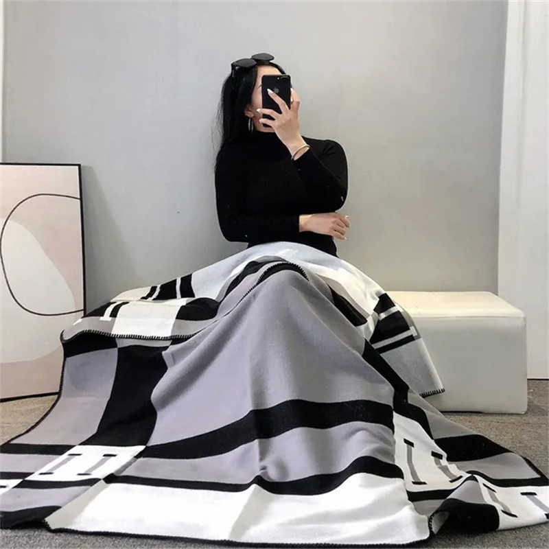 Designer Cashmere Blankets Luxury Letter Home Travel Throw Summer Air Conditioner Blanket Beach Blanket Towel Womens Soft Shawl 140*175cm 3c0