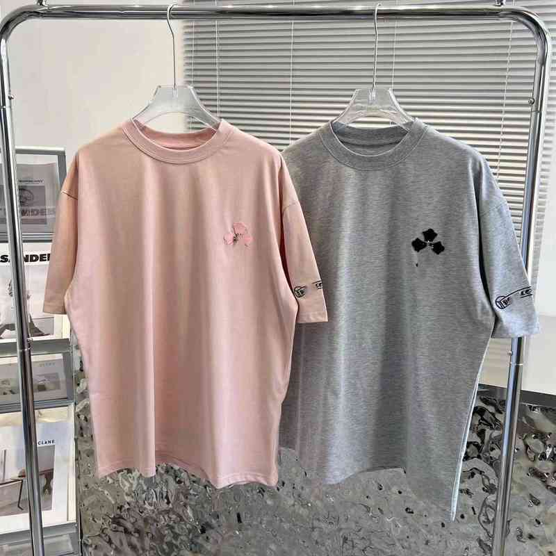 Factory Online Export Designer Brand Short Sleeves Ch Spring Summer New Cross Leather Label Horseshoe Patch Embroidery Men' Women, Gray
Factory Online Export Designer Brand Short Sleeves Ch Spring Summer New Cross Leather Label Horseshoe Patch Embroidery Men' Women, Gray
