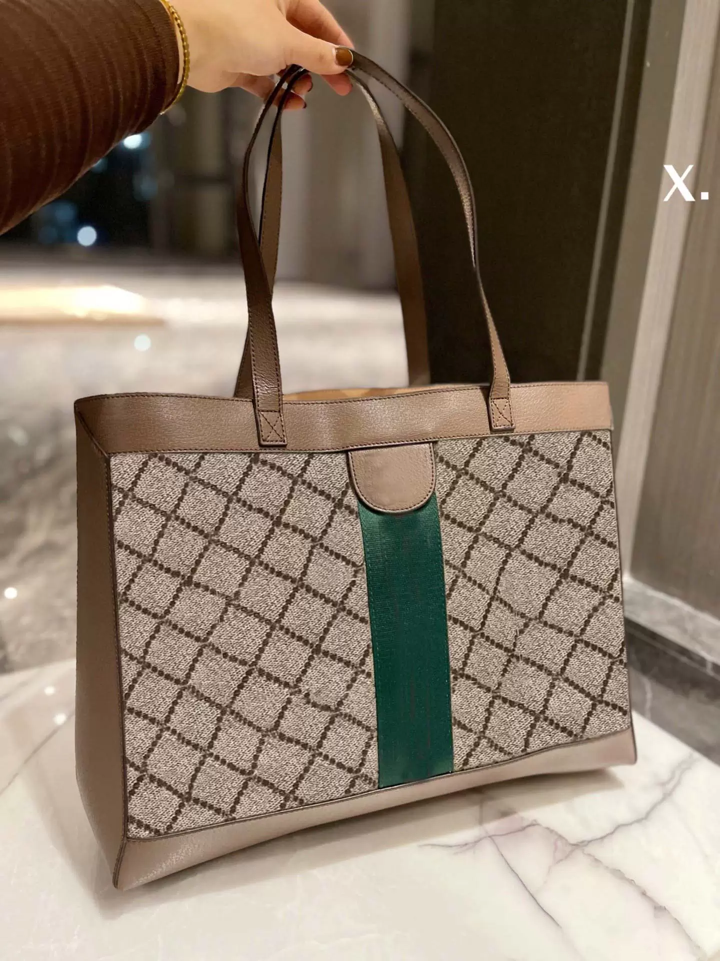 Women Genuine Leather Totes Lady Shoulder Bag Luxury Designer Handbag With Small Wallet Purse Top Quality Stylish, Brown
Women Genuine Leather Totes Lady Shoulder Bag Luxury Designer Handbag With Small Wallet Purse Top Quality Stylish, Brown