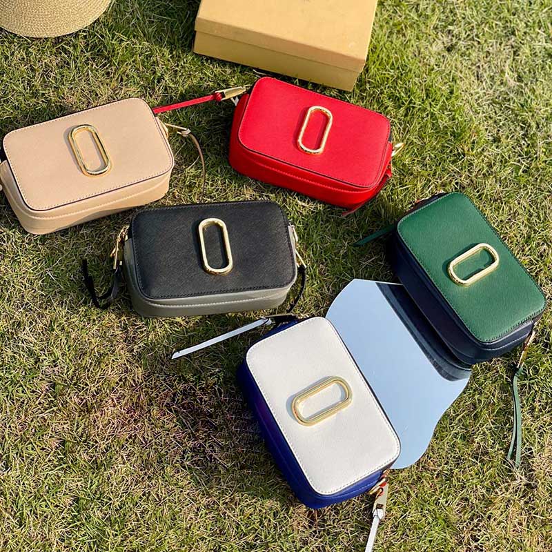 Designer Shoulder Bag Fashion Sanpshot Camera Bag Leather Crossbody Bags With Stitching Strap Luxury Women Casual Wallet 20cm 11 Colors, Price different
Designer Shoulder Bag Fashion Sanpshot Camera Bag Leather Crossbody Bags With Stitching Strap Luxury Women Casual Wallet 20cm 11 Colors, Price different