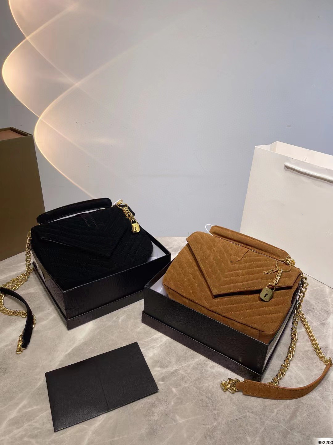 Classic quality designer shoulder bag deerskin velvet women's chain envelope bag size 24cm, Black
Classic quality designer shoulder bag deerskin velvet women's chain envelope bag size 24cm, Black