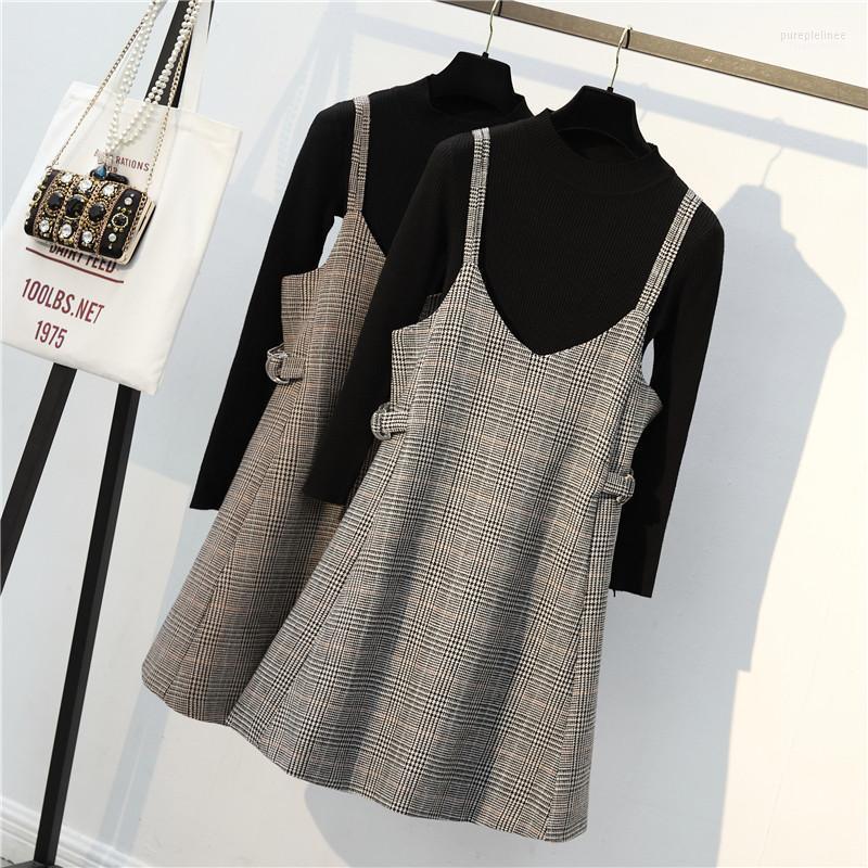 2pcs Set Women Autumn Winter Vintage Plaid Dress Suit OL Lady V Neck Strap Turtleneck Sweater Plus SIze 4XL Women's Tracksuits, Black white plaid
2pcs Set Women Autumn Winter Vintage Plaid Dress Suit OL Lady V Neck Strap Turtleneck Sweater Plus SIze 4XL Women's Tracksuits, Black white plaid