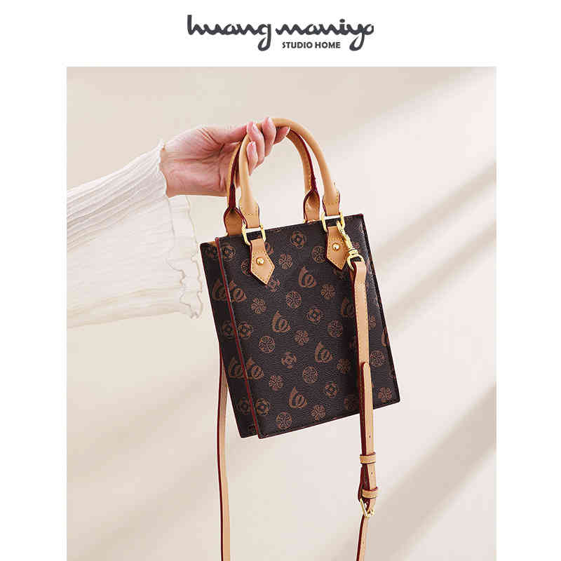 Mini Handbag new classic Decor women's Bag Messenger small square Bag Mini texture Tote Bag, Brown
Mini Handbag new classic Decor women's Bag Messenger small square Bag Mini texture Tote Bag, Brown