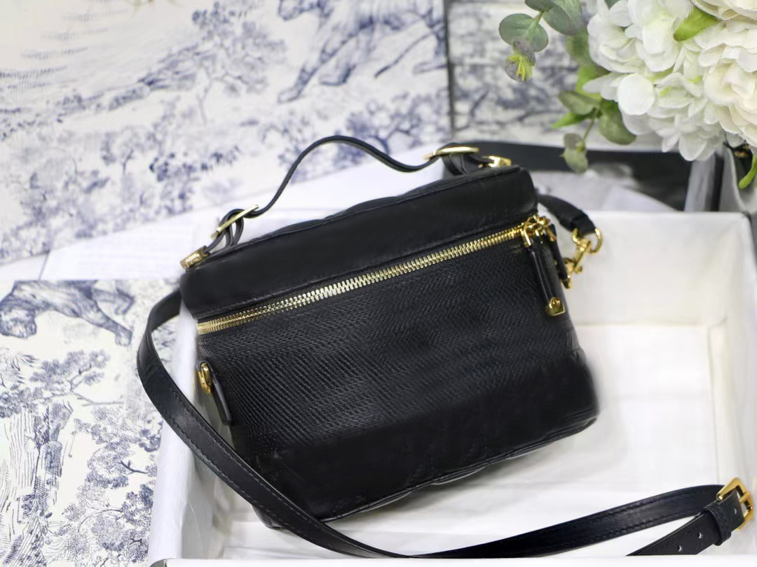2022 Women's pearl cosmetics makeup leather shoulder bag Fashion Cross bag designer bag women's purse Wash Bags, Black
2022 Women's pearl cosmetics makeup leather shoulder bag Fashion Cross bag designer bag women's purse Wash Bags, Black