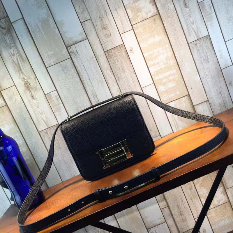 Fashion Ladies Shoulder Bags Luxury Designer Bags High Quality Leather Handbags Gold Letter Pattern Buckle Women Messenger Bagss wallet, Yellow
Fashion Ladies Shoulder Bags Luxury Designer Bags High Quality Leather Handbags Gold Letter Pattern Buckle Women Messenger Bagss wallet, Yellow