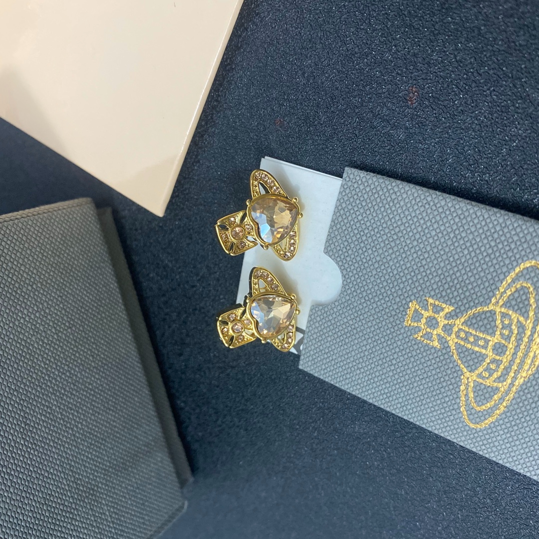 Designer Earrings Ear Stud Brand C-Letter 18K Gold Plated Copper Designers Women Crystal Earring Wedding Party Jewerlry Classic Style A818
Designer Earrings Ear Stud Brand C-Letter 18K Gold Plated Copper Designers Women Crystal Earring Wedding Party Jewerlry Classic Style A818