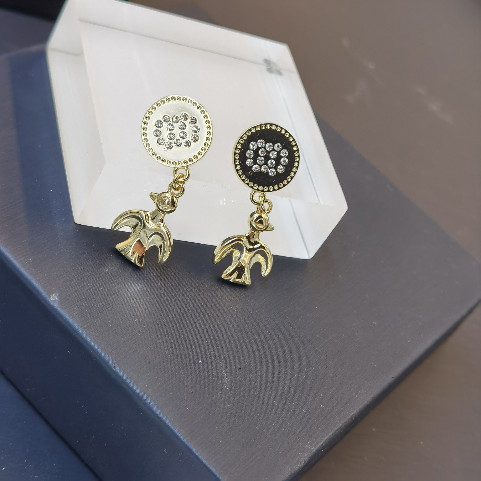 Luxury Stud Earring… - image