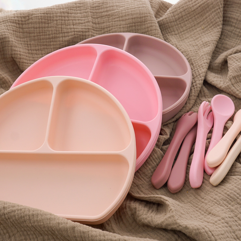 NonToxic Silicone Children's Tableware Baby Feeding Plate Fashionable Food Tray With Lid Training Spoon Fork born Accessories 220512